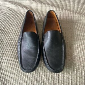 Men’s loafers, black size US 10, great condition, perfect for any occasion.